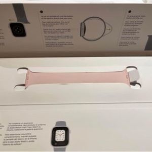 Apple Watch Solo Loop in chalk pink